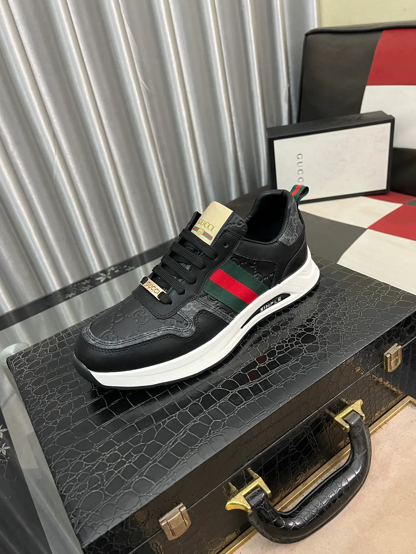 Men's shoes💰420⌚️⌚️[GUCCI] Gucci men's casual shoes are absolutely popular🔥The ultimate matching item for trendy men! The charm of super texture is irresistible, the main recommendation, the flower leather color is bright! The upper is made of high-quality cowhide with branded fabrics, pigskin lining for the feet, and wear-resistant rubber sole, which is noble and elegant! Extremely comfortable🎁🎁You can be as handsome as you want💪 38-442️⃣colors available